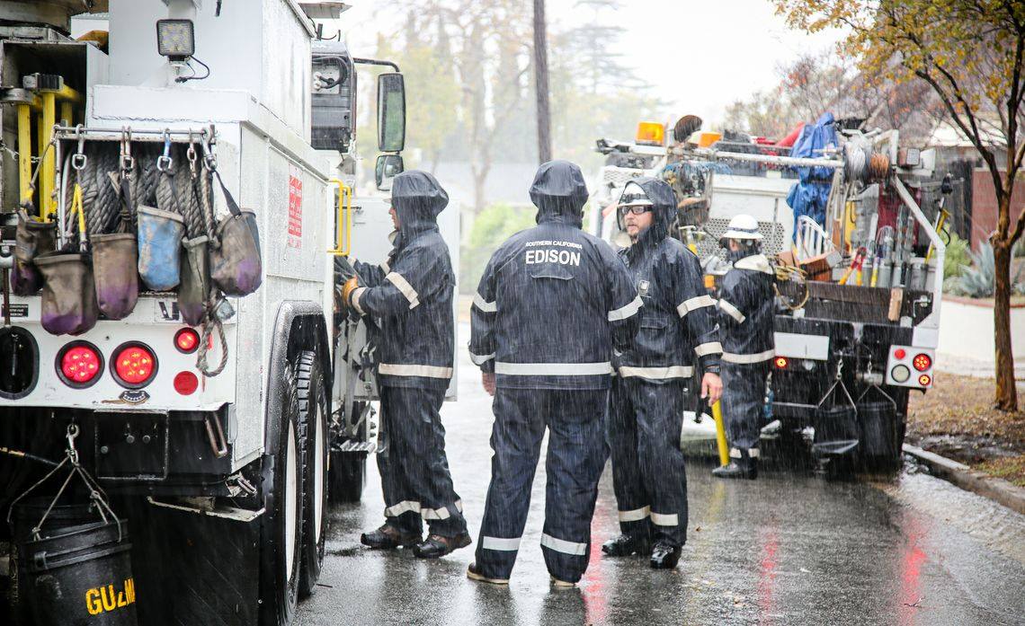 SCE Crews Heavy Rain Stock Image