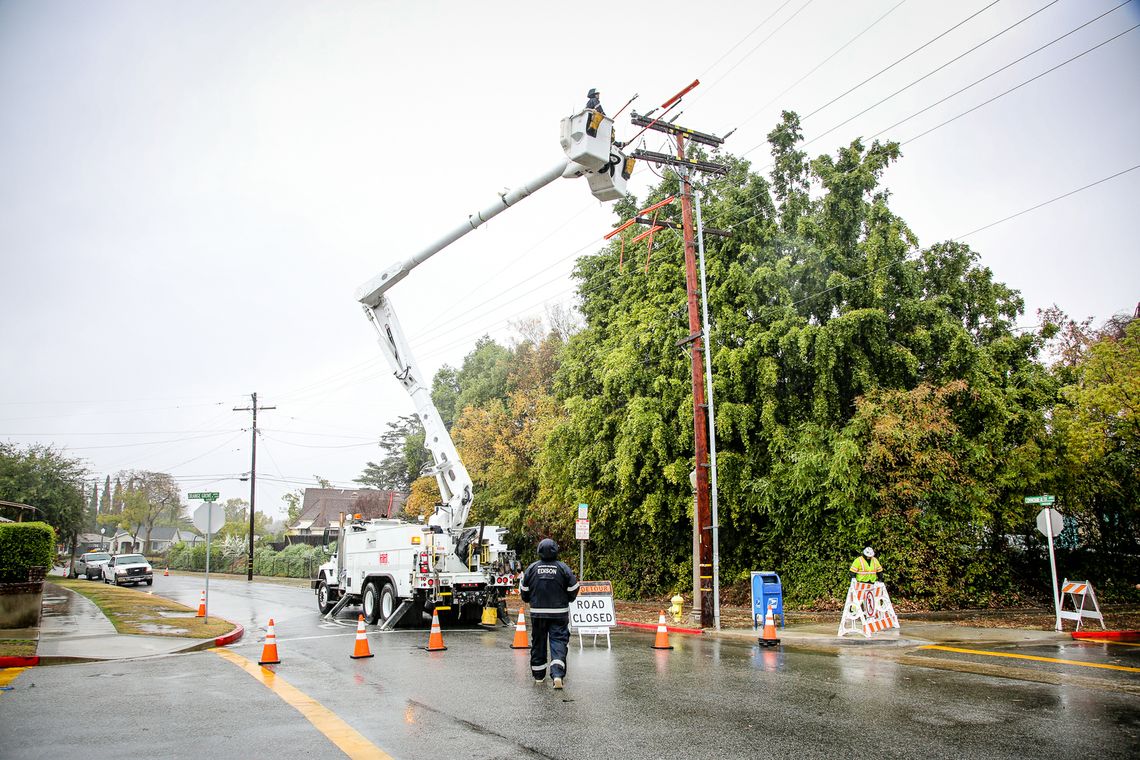 SCE Crews Heavy Rains Stock Image